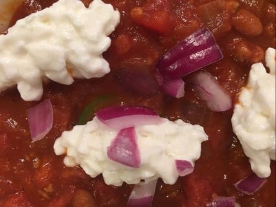 Turkey Chili with Low-Fat Cottage Cheese and Red Onions